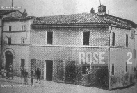 The house where worked Teresa Fattorini, the daughter of the Leopardi family coachman in Recanati. She died of consumption at twenty-one on September 30, 1818. Giacomo Leopardi dedicated to her the poem A Silvia, written in 1828 / Recanati, La casa dove lavorava  Teresa Fattorini, la figlia del cocchiere di casa Leopardi a Recanati, morta di tisi a ventun anni il 30 settembre 1818. A lei Giacomo Leopardi dedicò la poesia A Silvia, scritta nel 1828 - Reproduced by Marcello Mencarini
/Rosebud2