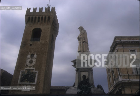 Recanati, Monument to Giacomo Leopardi by Giorgio Panichi in the central square / Recanati, monumento a Giacomo  Leopardi di Giorgio Panichi nella piazza centrale - ©Marcello Mencarini/Rosebud2