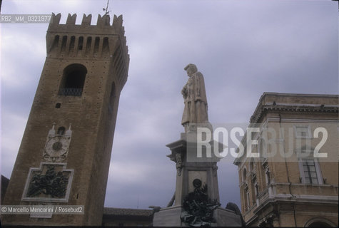 Recanati, Monument to Giacomo Leopardi by Giorgio Panichi in the central square / Recanati, monumento a Giacomo  Leopardi di Giorgio Panichi nella piazza centrale - ©Marcello Mencarini/Rosebud2