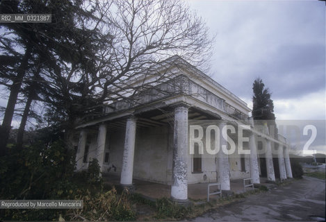 Torre del Greco (Naples), 1998. Villa Ferrigni, known as Villa delle Ginestre (Villa of the Broom). Poet Giacomo Leopardi lived here since the summer of 1836 to his death in February 1837 / Torre del Greco (Napoli), 1998. Villa Ferrigni, detta Villa delle Ginestre. Qui Leopardi visse dallestate del 1836 alla sua morte, nel febbraio 1837 - Reproduced by Marcello Mencarini
/Rosebud2