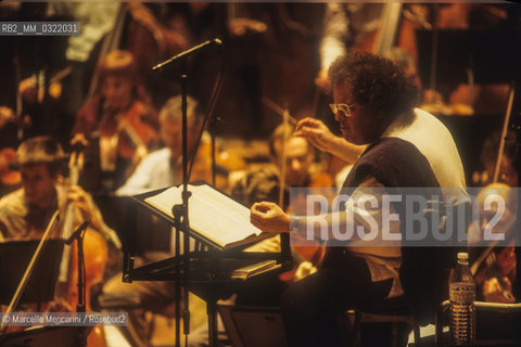 Berlin, 1992. American conductor James Levine performer a rehearsal with the Berliner Philharmonic Orchestra / Berlino, 1992. James Levine dirige una prova con i Berliner Philharmoniker - ©Marcello Mencarini/Rosebud2