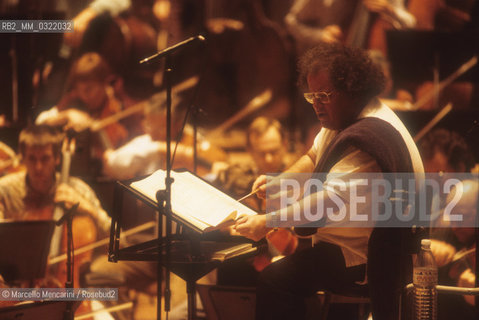 Berlin, 1992. American conductor James Levine performer a rehearsal with the Berliner Philharmonic Orchestra / Berlino, 1992. James Levine dirige una prova con i Berliner Philharmoniker - ©Marcello Mencarini/Rosebud2