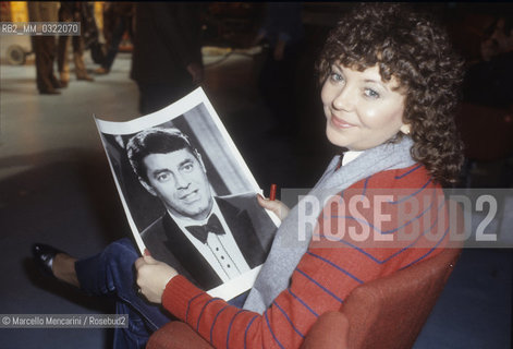 Rome, 1984. Jerry Lewis second wife SanDee Pitnick holding a photo of Lewis as a young / Roma, 1984. La seconda moglie di Jerry Lewis, SanDee Pitnick, tiene in mano una foto di Lewis da giovane - ©Marcello Mencarini/Rosebud2