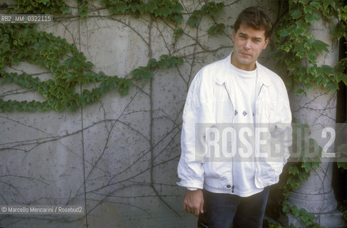 Venice Lido, Venice Film Festival 1990. American actor Ray Liotta, in competion with the movie Goodfellas directed by Martin Scorsese / Lido di Venezia, Mostra del Cinema di Venezia 1990. Lattore Ray Liotta, in concorso come interprete del film Quei bravi ragazzi (Goodfellas) di Martin Scorsese - ©Marcello Mencarini/Rosebud2