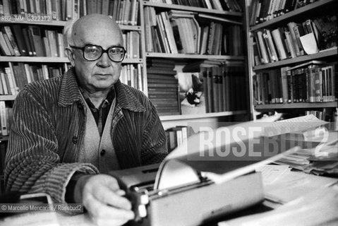 Rome, 1980. Italian mathematician, pedagogist and politician Lucio Lombardo Radice in his house / Roma, 1980. Il matematico, pedagogista e politico Lucio Lombardo Radice nella sua casa - ©Marcello Mencarini/Rosebud2