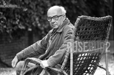 Rome, 1980. Italian mathematician, pedagogist and politician Lucio Lombardo Radice in his house / Roma, 1980. Il matematico, pedagogista e politico Lucio Lombardo Radice nella sua casa - ©Marcello Mencarini/Rosebud2