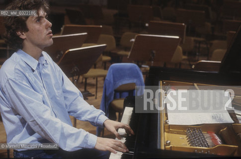 Rome, RAI Auditorium at Foro Italico, about 1982. German classical pianist Alexander Lonquich during a rehearsal / Roma, Auditorium RAI del Foro Italico, 1982 circa. Il pianista Alexander Lonquich durante una prova - ©Marcello Mencarini/Rosebud2