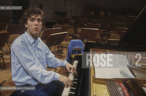 Rome, RAI Auditorium at Foro Italico, about 1982. German classical pianist Alexander Lonquich during a rehearsal / Roma, Auditorium RAI del Foro Italico, 1982 circa. Il pianista Alexander Lonquich durante una prova - ©Marcello Mencarini/Rosebud2