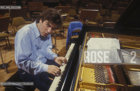 Rome, RAI Auditorium at Foro Italico, about 1982. German classical pianist Alexander Lonquich during a rehearsal / Roma, Auditorium RAI del Foro Italico, 1982 circa. Il pianista Alexander Lonquich durante una prova - ©Marcello Mencarini/Rosebud2