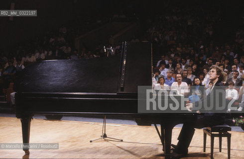 Rome, RAI Auditorium at Foro Italico, about 1982. German classical pianist Alexander Lonquich performing  / Roma, Auditorium RAI del Foro Italico, 1982 circa. Il pianista Alexander Lonquich durante un concerto - ©Marcello Mencarini/Rosebud2