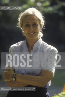 Rome, about 1990. Italian writer Rosetta Loy in the garden of her house / Roma, 1990 circa. La scrittrice Rosetta Loy nel giardino della sua casa - ©Marcello Mencarini/Rosebud2