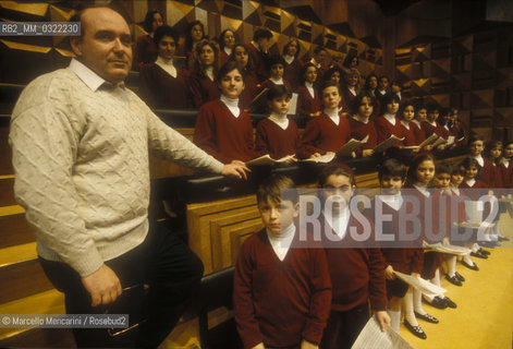 Rome, 1995. Choir master Paolo Lucci and ARCUM childrens choir / Roma, 1995. Il maestro del coro Paolo Lucci e il coro di voci bianche dellARCUM - ©Marcello Mencarini/Rosebud2