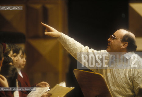 Rome, 1995. Choir master Paolo Lucci and ARCUM childrens choir / Roma, 1995. Il maestro del coro Paolo Lucci e il coro di voci bianche dellARCUM - ©Marcello Mencarini/Rosebud2