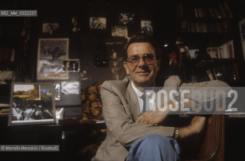 Rome, about 1985. Enrico Lucherini, the most important Italian press agent specializing in cinema, in his studio / Roma, 1985 circa. Laddetto stampa Enrico Lucherini nel suo studio - ©Marcello Mencarini/Rosebud2