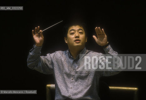 Chinese conductor Lu Jia, 1994 / Il direttore dorchestra Lu Jia, 1994 - ©Marcello Mencarini/Rosebud2