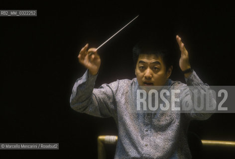 Chinese conductor Lu Jia, 1994 / Il direttore dorchestra Lu Jia, 1994 - ©Marcello Mencarini/Rosebud2