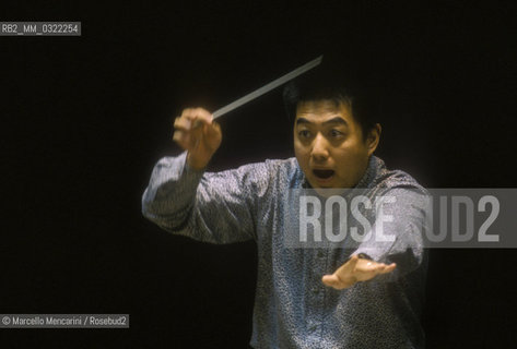 Chinese conductor Lu Jia, 1994 / Il direttore dorchestra Lu Jia, 1994 - ©Marcello Mencarini/Rosebud2