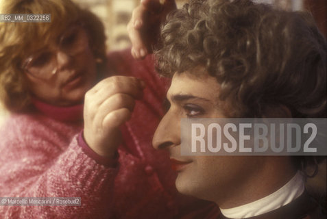 Comic actor Andy Luotto in his dressing room during make-up, 1986 / Lattore comico Andy Luotto nel suo camerino al trucco, 1986 - ©Marcello Mencarini/Rosebud2