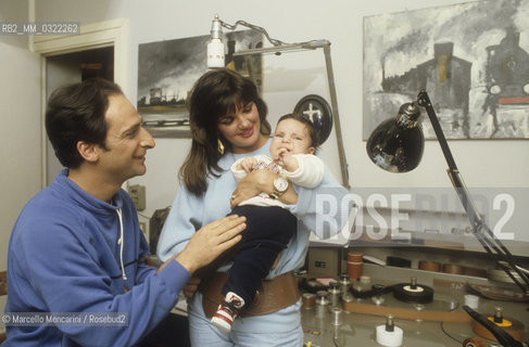 Comic actor Andy Luotto with his wife and his son, 1986 / Lattore comico Andy Luotto con sua moglie e suo figlio, 1986 - ©Marcello Mencarini/Rosebud2