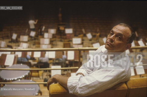 Rome, Pius XII Auditorium at Via della Conciliazione, concert hall of the Santa Cecilia Academy Orchestra, 1982. American conductor Lorin Maazel / Roma, Auditorium Pio XII in Via della Conciliazione, sede dei concerti dellAccademia di Santa Cecilia, 1982. Il direttore dorchestra Lorin Maazel - ©Marcello Mencarini/Rosebud2