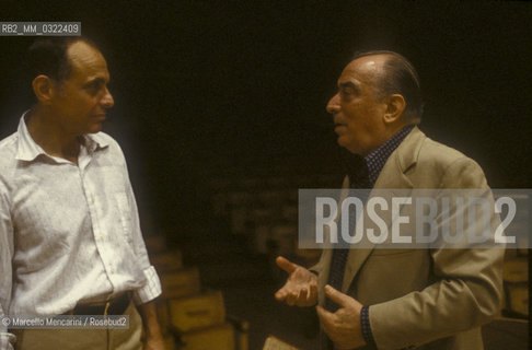 Rome, Pius XII Auditorium at Via della Conciliazione, concert hall of the Santa Cecilia Academy Orchestra, 1982. American conductor Lorin Maazel and Italian musicologist Francesco Siciliani talking to each other / Roma, Auditorium Pio XII in Via della Conciliazione, sede dei concerti dellAccademia di Santa Cecilia, 1982. Il direttore dorchestra Lorin Maazel e il musicologo Francesco Siciliani mentre parlano tra loro - ©Marcello Mencarini/Rosebud2