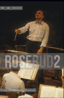 Rome, Pius XII Auditorium at Via della Conciliazione, concert hall of the Santa Cecilia Academy Orchestra, 1982. American conductor Lorin Maazel during a rehearsal / Roma, Auditorium Pio XII in Via della Conciliazione, sede dei concerti dellAccademia di Santa Cecilia, 1982. Il direttore dorchestra Lorin Maazel durante una prova - ©Marcello Mencarini/Rosebud2