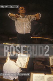 Rome, Pius XII Auditorium at Via della Conciliazione, concert hall of the Santa Cecilia Academy Orchestra, 1982. American conductor Lorin Maazel during a rehearsal / Roma, Auditorium Pio XII in Via della Conciliazione, sede dei concerti dellAccademia di Santa Cecilia, 1982. Il direttore dorchestra Lorin Maazel durante una prova - ©Marcello Mencarini/Rosebud2