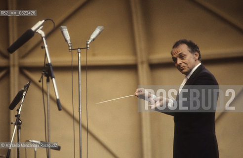 Spoleto, Festival of the Two Worlds 1983. American conductor Lorin Maazel conducting a concert with La Scala Theater Orchestra / Spoleto, Festival dei due mondi 1983. Il direttore dorchestra Lorin Maazel mentre dirige un concerto dellOrchestra del Teatro alla Scala - ©Marcello Mencarini/Rosebud2