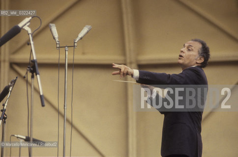 Spoleto, Festival of the Two Worlds 1983. American conductor Lorin Maazel conducting a concert with La Scala Theater Orchestra / Spoleto, Festival dei due mondi 1983. Il direttore dorchestra Lorin Maazel mentre dirige un concerto dellOrchestra del Teatro alla Scala - ©Marcello Mencarini/Rosebud2