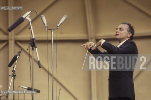 Spoleto, Festival of the Two Worlds 1983. American conductor Lorin Maazel conducting a concert with La Scala Theater Orchestra / Spoleto, Festival dei due mondi 1983. Il direttore dorchestra Lorin Maazel mentre dirige un concerto dellOrchestra del Teatro alla Scala - ©Marcello Mencarini/Rosebud2