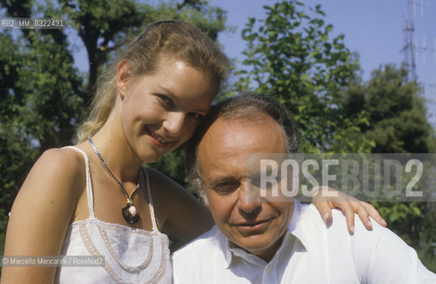 Rome, 1986. American conductor Lorin Maazel and his wife Dietlinde Turban in the garden of the Cavalieri Hilton Hotel / Roma, 1986. Il direttore dorchestra Lorin Maazel e sua moglie Dietlinde Turban nel giardino dellHotel Cavalieri Hilton - ©Marcello Mencarini/Rosebud2