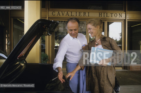 Rome, 1986. American conductor Lorin Maazel and his wife Dietlinde Turban in front of the Cavalieri Hilton Hotel / Roma, 1986. Il direttore dorchestra Lorin Maazel e sua moglie Dietlinde Turban di fronte allHotel Cavalieri Hilton - ©Marcello Mencarini/Rosebud2