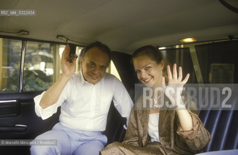 Rome, 1986. American conductor Lorin Maazel and his wife Dietlinde Turban greeting in a car / Roma, 1986. Il direttore dorchestra Lorin Maazel e sua moglie Dietlinde Turban salutano dallinterno di unautomobile - ©Marcello Mencarini/Rosebud2