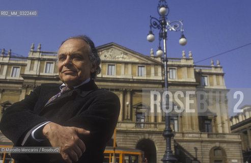 Milan, 1992. American conductor Lorin Maazel in front of La Scala Theater / Milano, 1992. Il direttore dorchestra Lorin Maazel davanti al Teatro alla Scala - ©Marcello Mencarini/Rosebud2