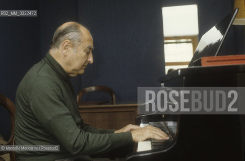 Rome, Pius XII Auditorium (concert hall of the Santa Cecilia Academy Orchestra), 1990. Russian pianist Nikita Magaloff / Roma, Auditorium Pio XII (sede dei concerti dellorchestra dellAccademia nazionale di Santa Cecilia), 1990. Il pianista Nikita Magaloff - ©Marcello Mencarini/Rosebud2