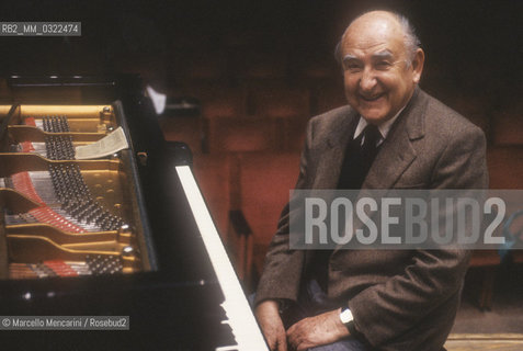 Rome, Pius XII Auditorium (concert hall of the Santa Cecilia Academy Orchestra), 1990. Russian pianist Nikita Magaloff / Roma, Auditorium Pio XII (sede dei concerti dellorchestra dellAccademia nazionale di Santa Cecilia), 1990. Il pianista Nikita Magaloff - ©Marcello Mencarini/Rosebud2