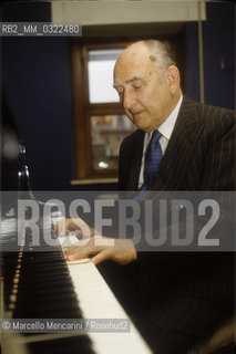 Rome, Pius XII Auditorium (concert hall of the Santa Cecilia Academy Orchestra), 1990. Russian pianist Nikita Magaloff / Roma, Auditorium Pio XII (sede dei concerti dellorchestra dellAccademia nazionale di Santa Cecilia), 1990. Il pianista Nikita Magaloff - ©Marcello Mencarini/Rosebud2