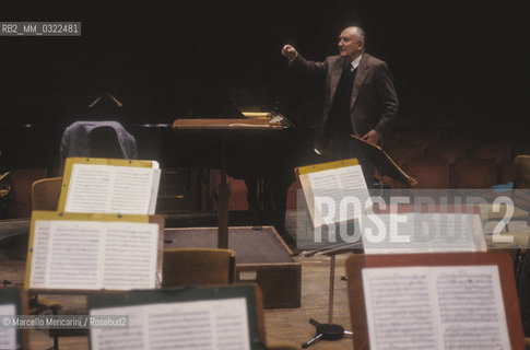 Rome, Pius XII Auditorium (concert hall of the Santa Cecilia Academy Orchestra), 1990. Russian pianist Nikita Magaloff / Roma, Auditorium Pio XII (sede dei concerti dellorchestra dellAccademia nazionale di Santa Cecilia), 1990. Il pianista Nikita Magaloff - ©Marcello Mencarini/Rosebud2