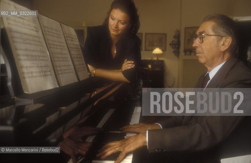 Italian composer Riccardo Malipiero and his wife, soprano Victoria Schneider (1988) / Il compositore Riccardo Malipiero e sua moglie, il soprano Victoria Schneider - ©Marcello Mencarini/Rosebud2