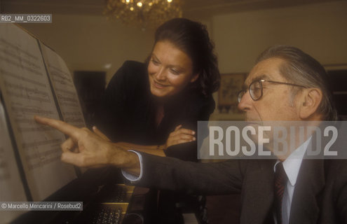 Italian composer Riccardo Malipiero and his wife, soprano Victoria Schneider (1988) / Il compositore Riccardo Malipiero e sua moglie, il soprano Victoria Schneider - ©Marcello Mencarini/Rosebud2