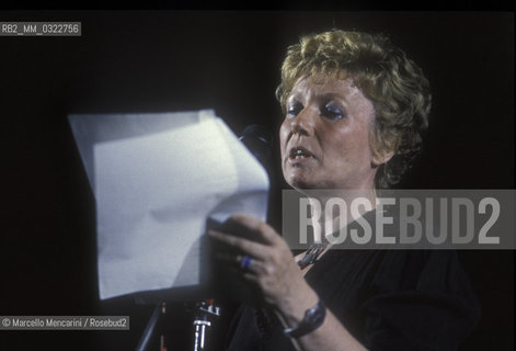 Rome, Villa Borghese, 1985. Italian writer Dacia Maraini at the International Festival of the Poets reading on stage / Roma, Villa Borghese, 1985. La scrittrice Dacia Maraini al Festival internazionale dei poeti mentre legge sul palco - ©Marcello Mencarini/Rosebud2