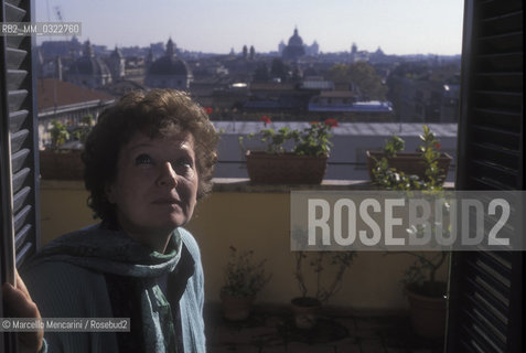 Rome, 1995. Italian writer acia Maraini in her house / Roma, 1995. La scrittrice Dacia Maraini nella sua casa - ©Marcello Mencarini/Rosebud2