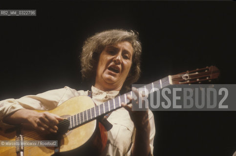 Rome, 1981. Italian singer Giovanna Marini performing / Roma, 1981. La cantante Giovanna Marini in concerto - ©Marcello Mencarini/Rosebud2