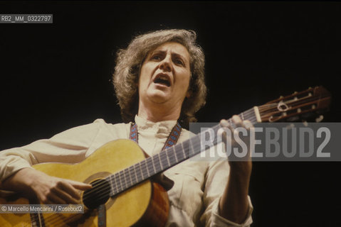 Rome, 1981. Italian singer Giovanna Marini performing / Roma, 1981. La cantante Giovanna Marini in concerto - ©Marcello Mencarini/Rosebud2