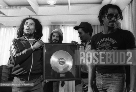 Milan, June 27, 1980. Jamaican reggae musician Bob Marley and his band The Wailers receiving the Golden Record Award (from the left: Bob Marley, Bunny Wiler, Carly Barrett and Peter Tosh) / Milano, 27 giugno 1980. Il musicista reggae Bob Marley e il suo gruppo The Wailers ricevono il disco doro (da sinistra: Bob Marley, Bunny Wiler, Carly Barrett e Peter Tosh)  - ©Marcello Mencarini/Rosebud2