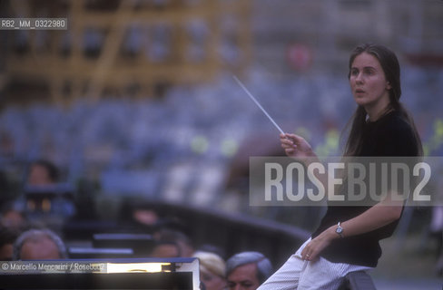 Sferisterio in Macerata, 1991. Italian conductor Elisabetta Maschio performing a rehearsal / Sferisterio di Macerata 1991. Il direttore dorchestra Elisabetta Maschio dirige una prova - ©Marcello Mencarini/Rosebud2