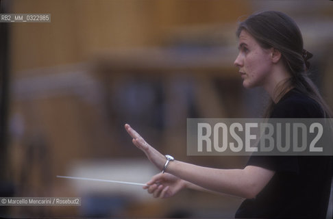 Sferisterio in Macerata, 1991. Italian conductor Elisabetta Maschio performing a rehearsal / Sferisterio di Macerata 1991. Il direttore dorchestra Elisabetta Maschio dirige una prova - ©Marcello Mencarini/Rosebud2