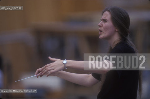 Sferisterio in Macerata, 1991. Italian conductor Elisabetta Maschio performing a rehearsal / Sferisterio di Macerata 1991. Il direttore dorchestra Elisabetta Maschio dirige una prova - ©Marcello Mencarini/Rosebud2