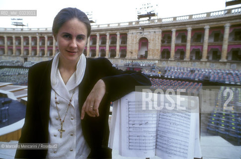 Sferisterio in Macerata, 1991. Italian conductor Elisabetta Maschio / Sferisterio di Macerata 1991. Il direttore dorchestra Elisabetta Maschio - ©Marcello Mencarini/Rosebud2