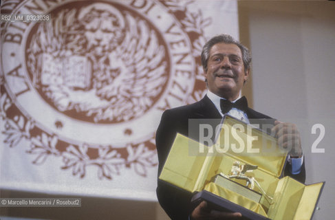 Venice Lido, Venice Film Festival 1990. Italian actor Marcello Mastroianni receives the Goldenn Lion Award for lifetinme achievement / Lido di Venezia, Mostra del Cinema di Venezia 1990. Lattore Marcello Mastroianni riceve il Leone doro alla carriera - ©Marcello Mencarini/Rosebud2